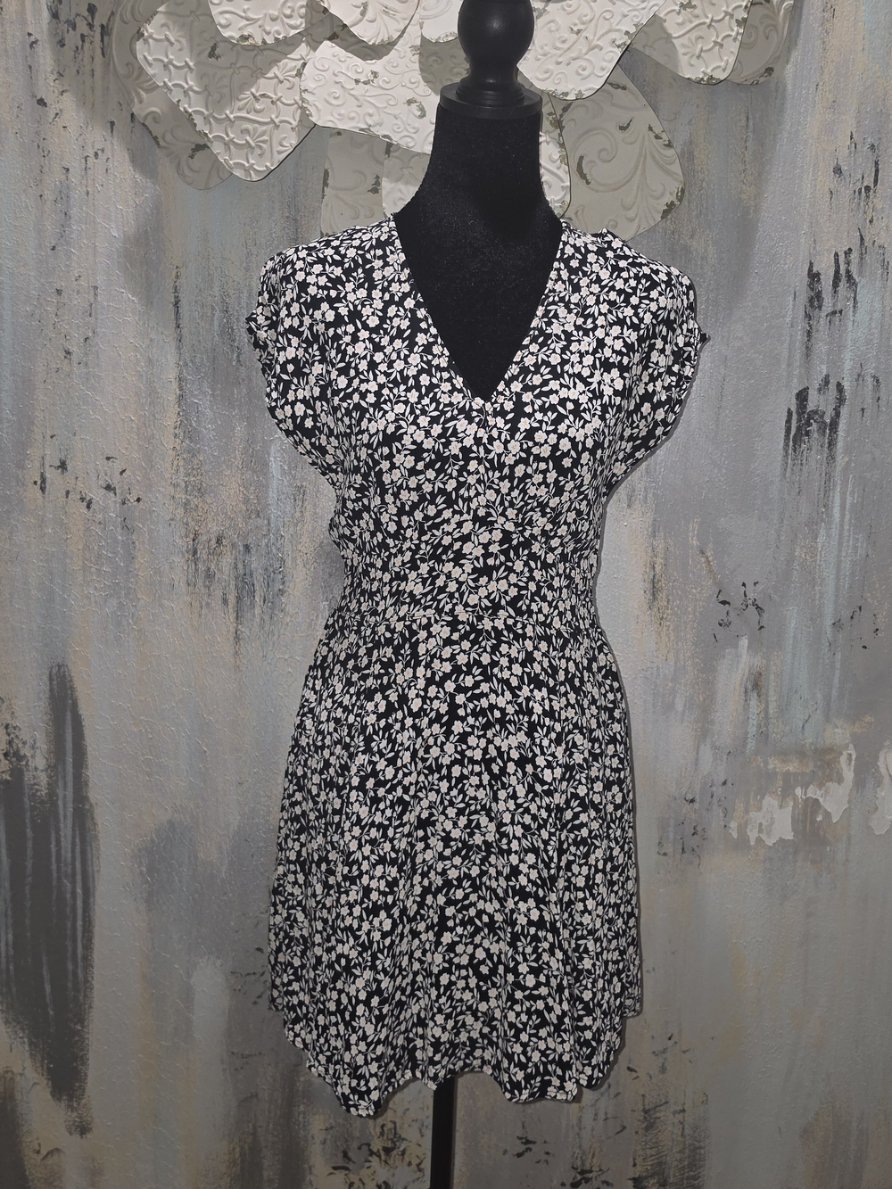 Cotton On Feminine Black and White Floral V-Neck Mini Dress Size XS